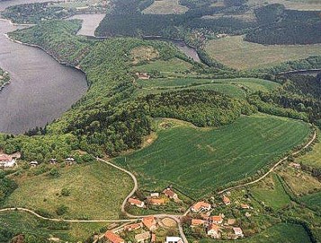 Letecký pohled na ostrožnu s oppidem Hrazany - foto ÚAPPSČ