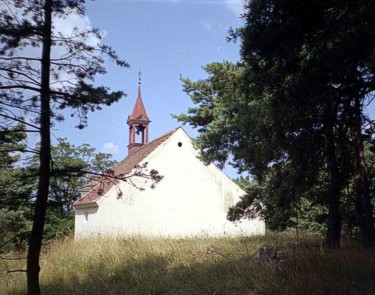 Libčice - kostelík sv. Jana a Pavla v Libčici (foto Roman Abušinov)
